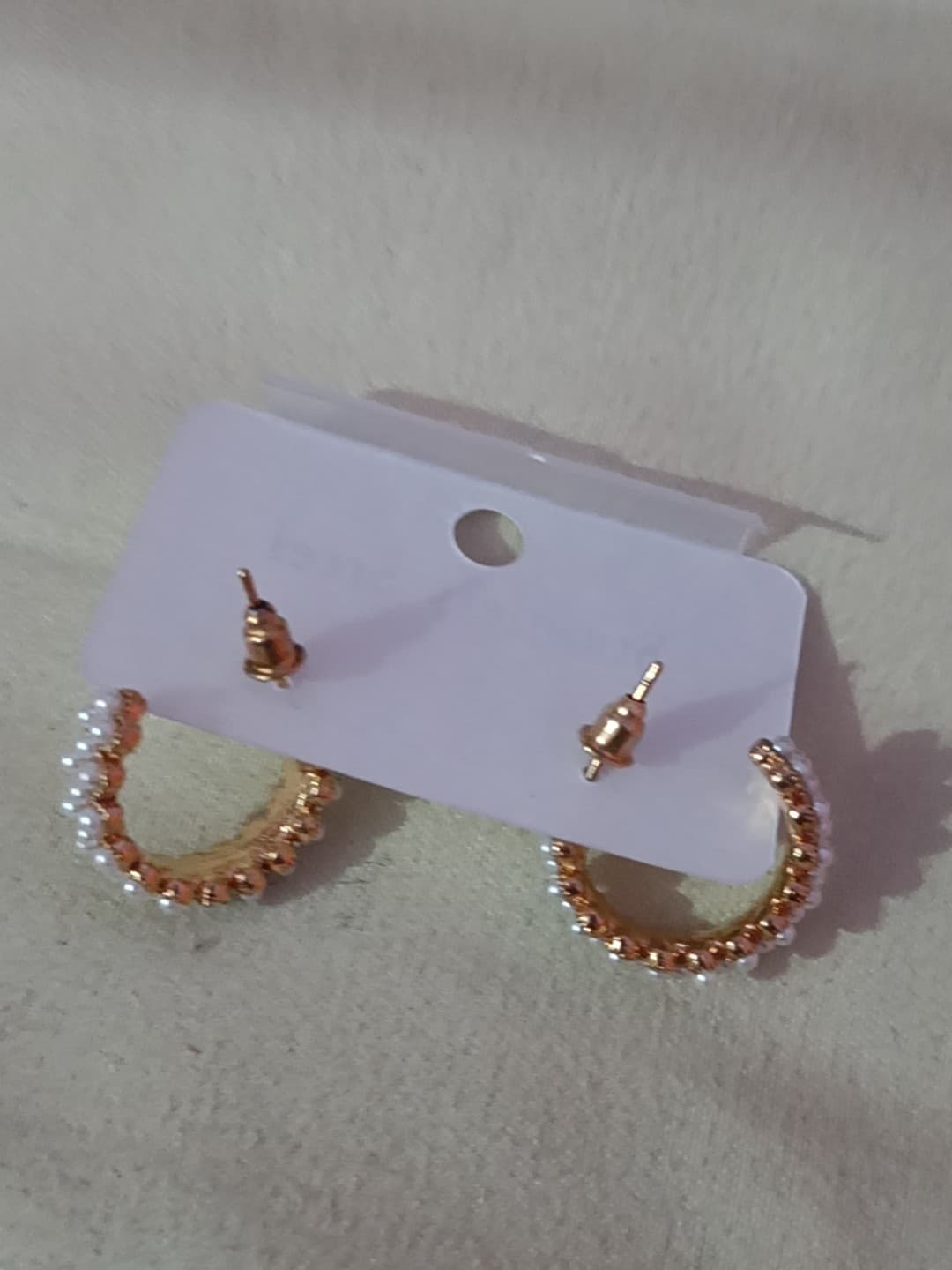 VaryGood Pearl Inlaid Simple Golden Hoop Earring For Women 1