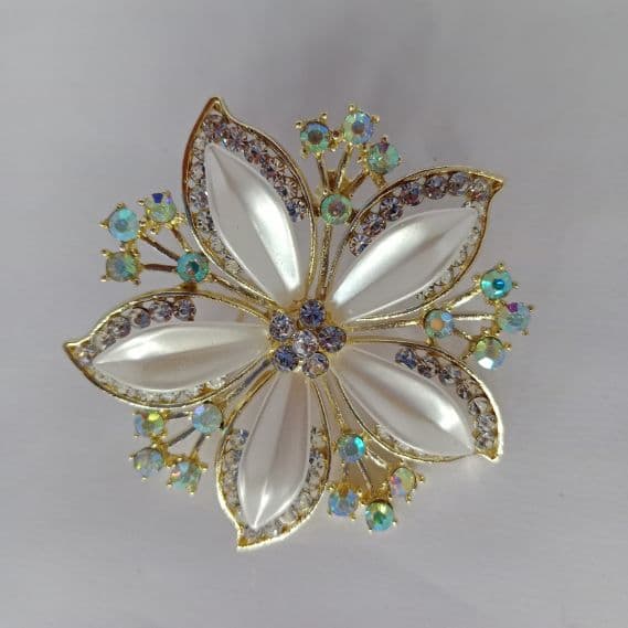 Flower White Water Star Saree Pin, Crystal Brooch for Women Pearl Saree Brooch for Women Girls, Alloy Elegant Suit Brooch Pin for Blouse, Dress, Blazer, Scarf 1