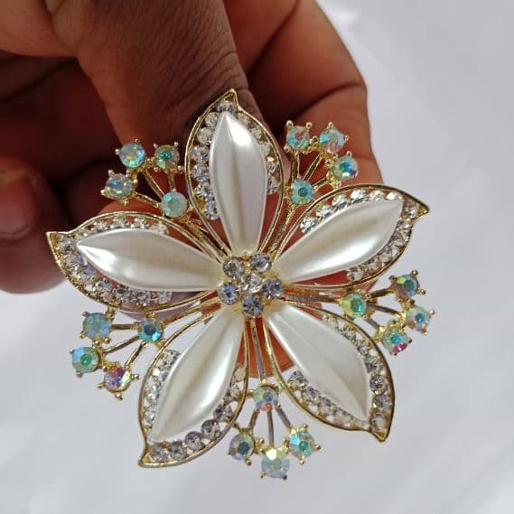 Flower White Water Star Saree Pin, Crystal Brooch for Women Pearl Saree Brooch for Women Girls, Alloy Elegant Suit Brooch Pin for Blouse, Dress, Blazer, Scarf 2