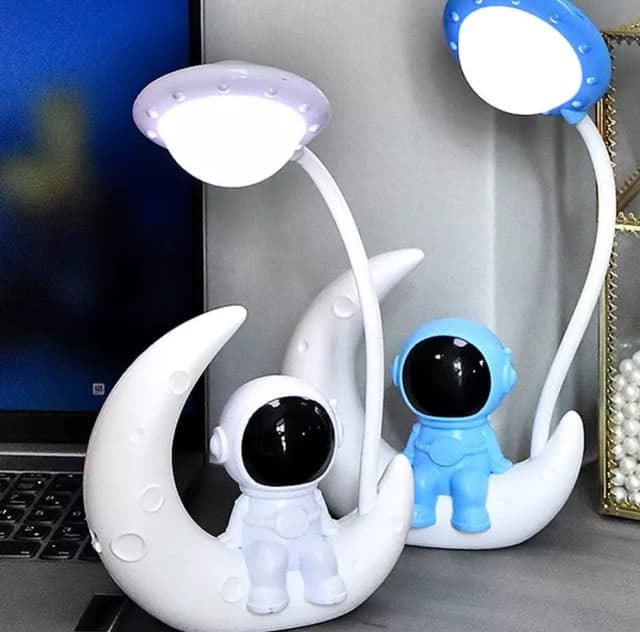 Usb Rechargeable Astronaut Moon Night Light Decoration Astronaut Eye Protection Led Desk Lamp for Kids Bedside Gift