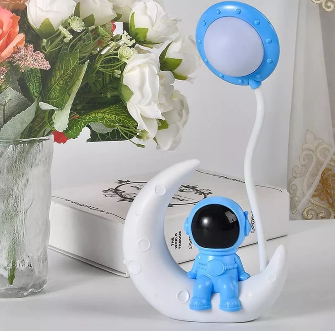 Usb Rechargeable Astronaut Moon Night Light Decoration Astronaut Eye Protection Led Desk Lamp for Kids Bedside Gift 2