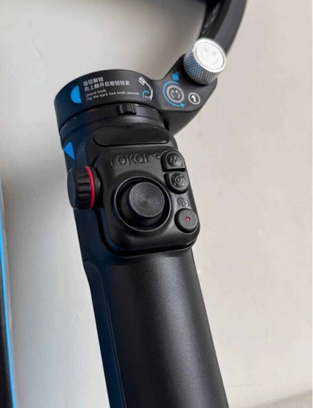 TOKQI M02 Gimbal with 3-Axis Stabilisation, Ai Tracking Features, 360° Rotation, Detachable Remote for Professional Videography and Vlogging 2