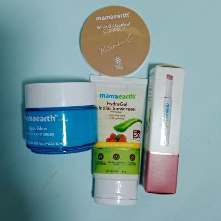 Mamaearth Aqua gel moisturizer, Vitamin C Compact powder, sunscreen and Lipsticks Sets