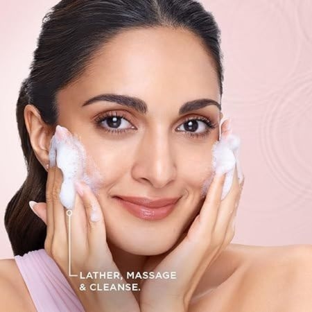 POND'S Bright Beauty Nacinamide Vitamin B3 Anti- Dullness Facewash, For Glass-Skin Like Shine And With 4X Visibly Brighter Skin, 100Gm 5