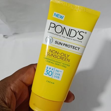 Pond's Sun Protect Non- Oily Sunscreen 30 SPF, 80g, PA+++ UVA UVB ( Made in Nepal) 3
