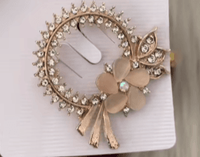 Brooch Pin for Women Girls Alloy Rhinestone Wreath Saree Brooch for Dress