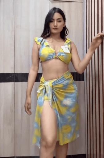 Swimsuits 3 pcs sets, Ruffle shoulders off, Bikini tops and Sawal