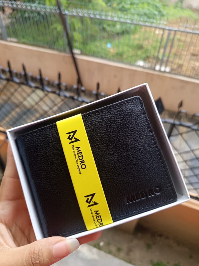Medro Premium Genuine Leather Bi-Fold Wallet for Men with Gift Box
