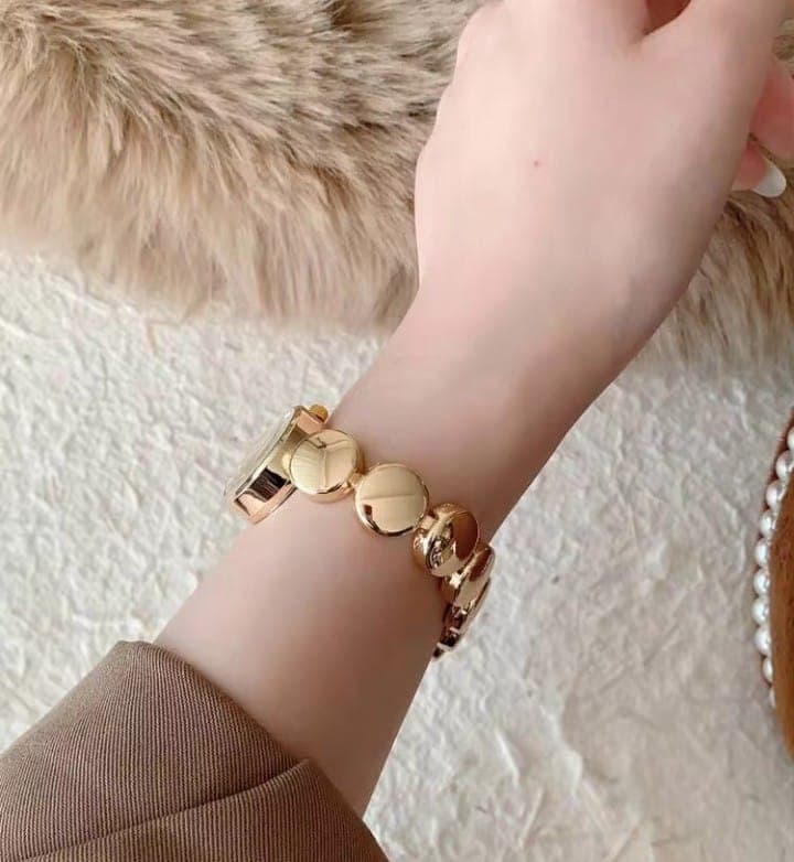 Elegant Gold Round Women's Quartz Watch Minimalist Casual Dress Watch for Girls 3