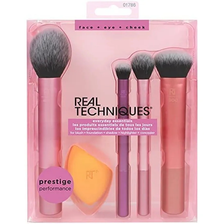 Real Techniques Everyday Essentials Base Brush and Sponge Set 1