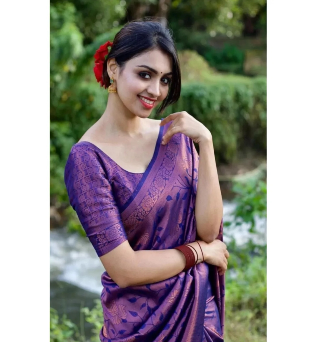 Woven Banarasi Pure Silk Saree With Blouse 4