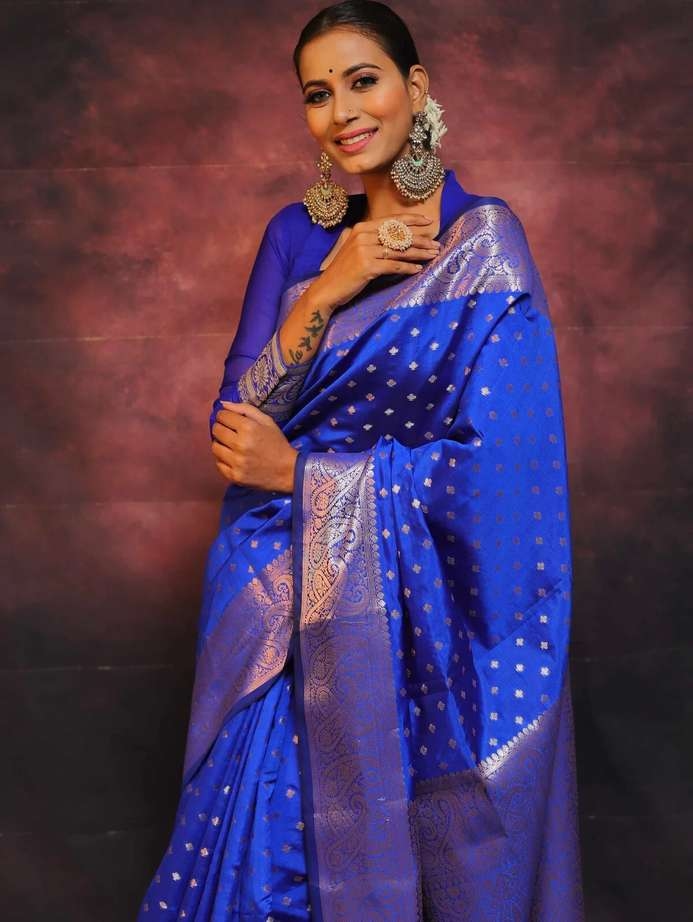 Awafu Woven Kanjivaram Pure Silk, Art Silk Saree With Blouse (Blue) 2
