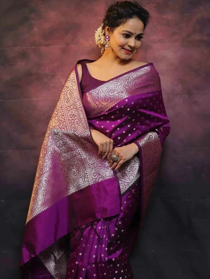 Awafu Woven Kanjivaram Pure Silk, Art Silk Saree With Blouse(Purple ) 1