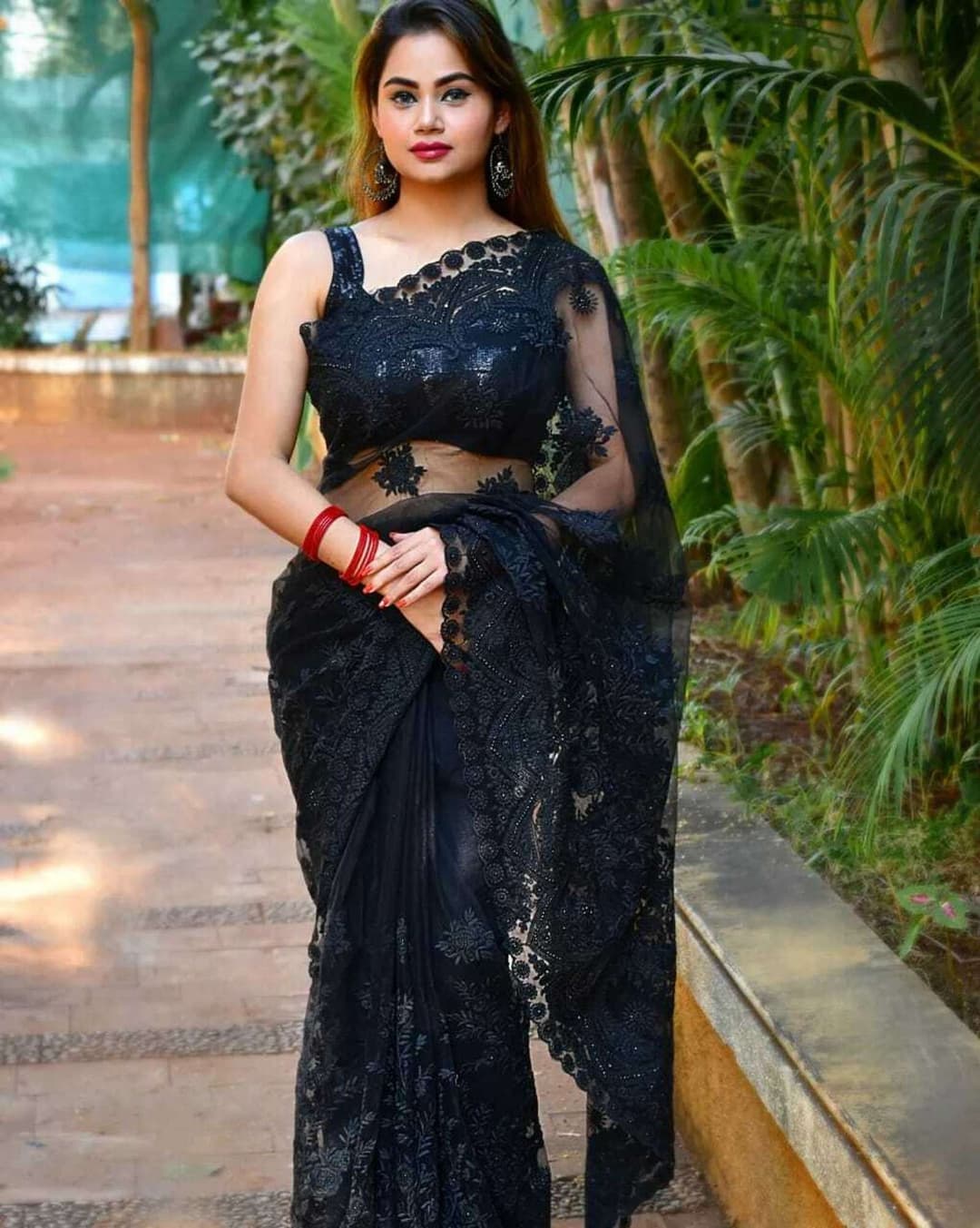 Awafu Embroidered Bollywood Net Saree (Black)