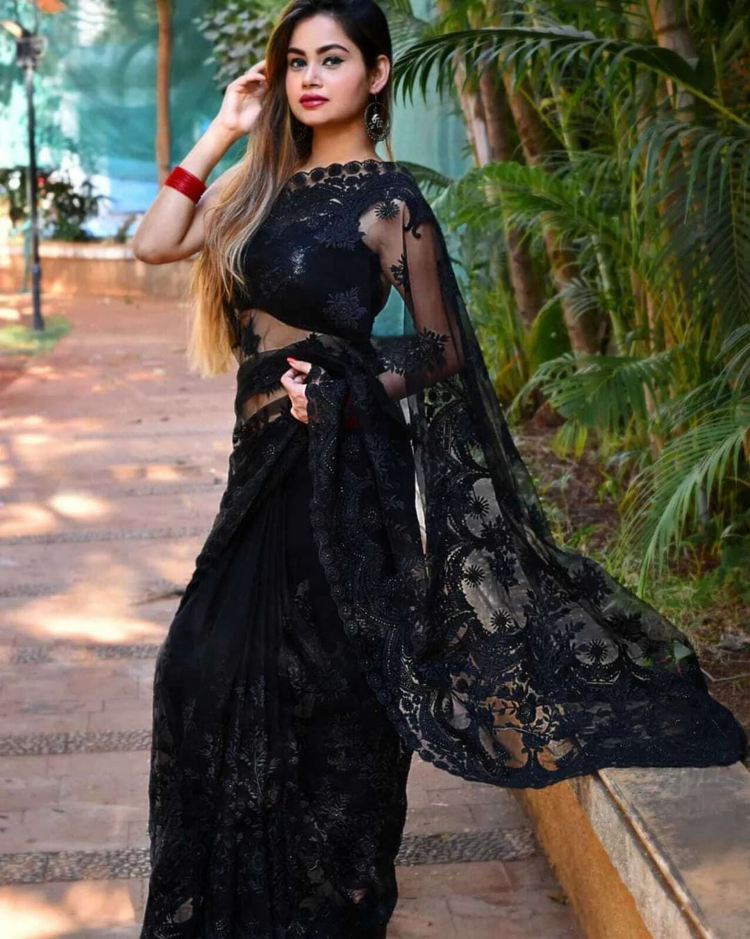 Awafu Embroidered Bollywood Net Saree (Black) 3