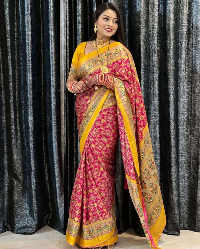 Shivsakti collection Floral Print, Hand Painted, Printed, Self Design Patola Semi-Pashmina Saree (Pink)