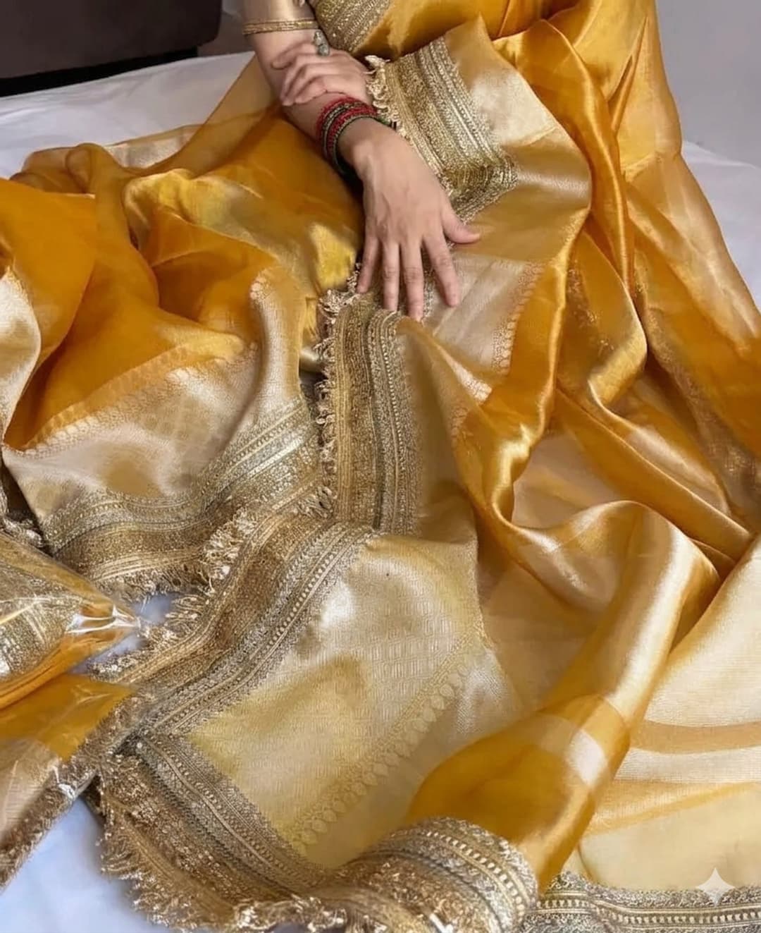 Shivshakti Collection Banaras silk palace Woven Banarasi Tissue Saree (Yellow, Beige)