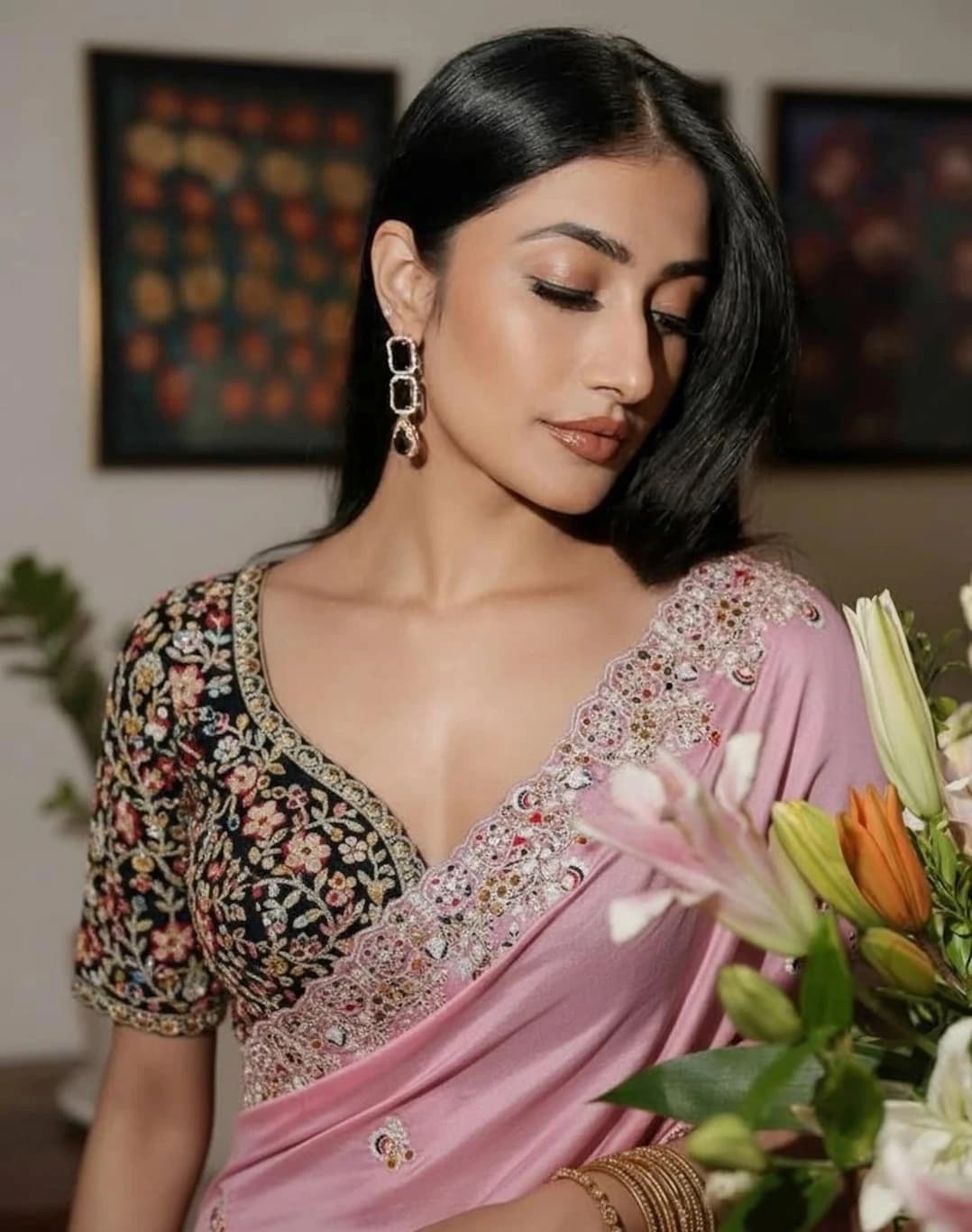 Latest Vichitra Silk Traditional Embroidery Bollywood Saree 3