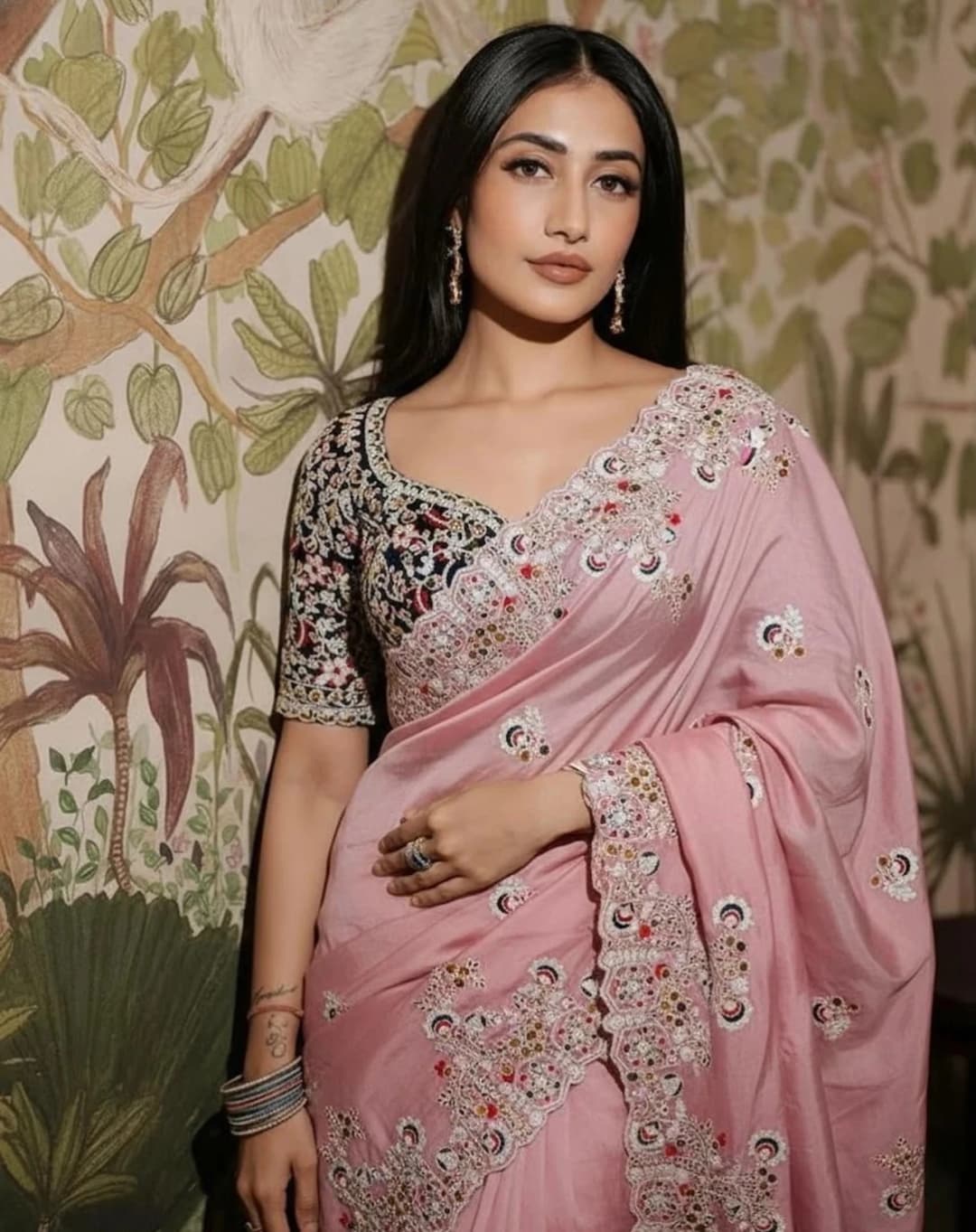 Latest Vichitra Silk Traditional Embroidery Bollywood Saree 2