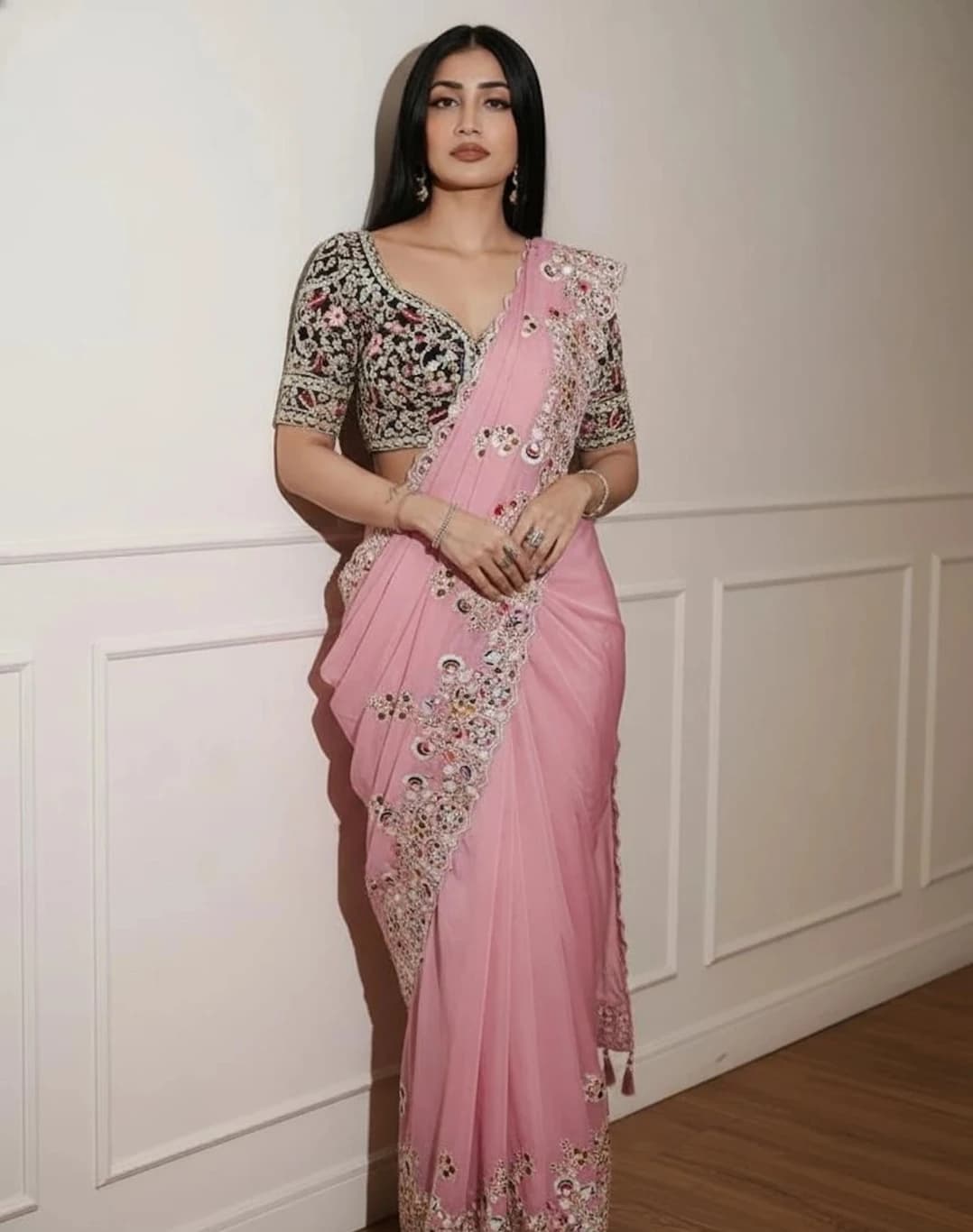 Latest Vichitra Silk Traditional Embroidery Bollywood Saree 1