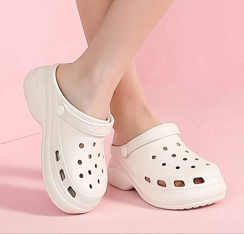 Luxurious Sandal For Women 2022 Summer Trend Shoes Womens Beach Slippers Tongs Platform 1