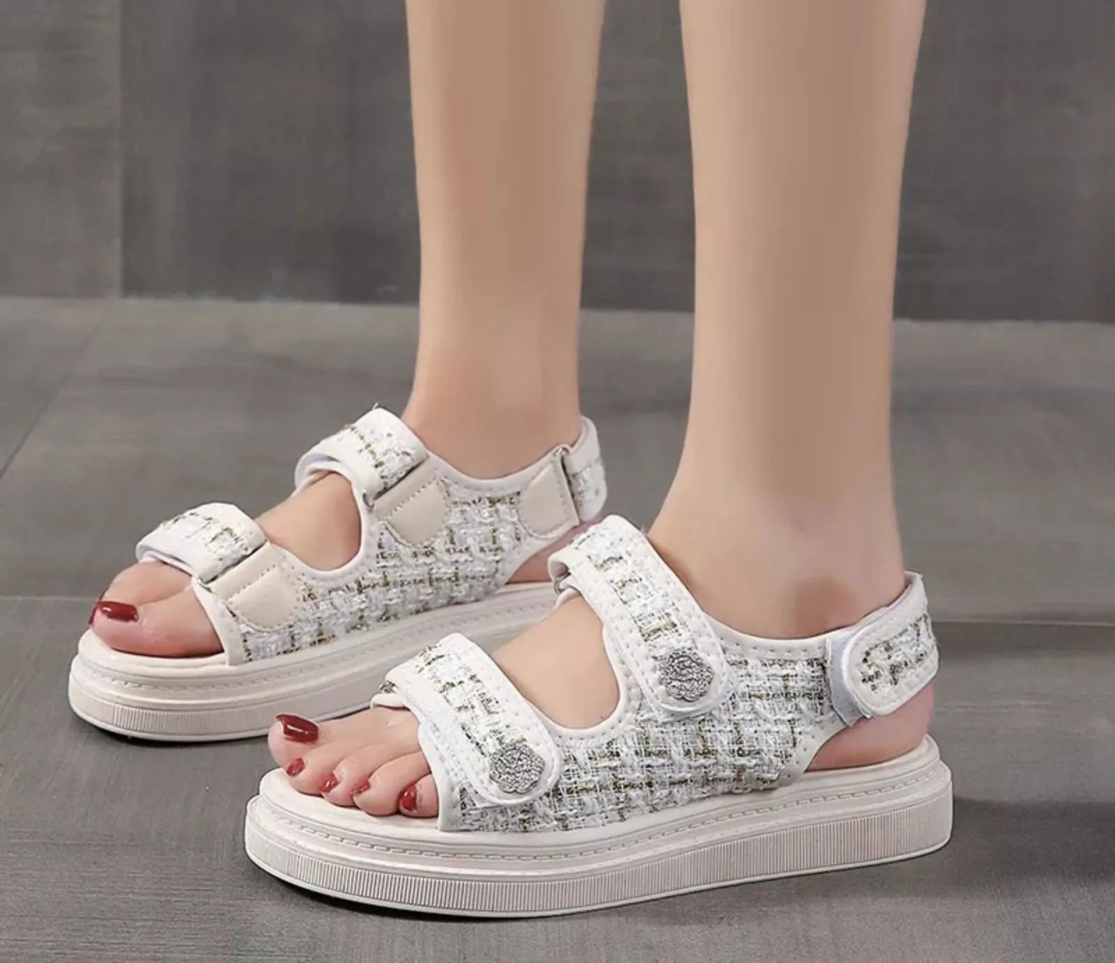 2022 Trends Women Sandals Summer New Flat British Wind Velcro Embroidery Thick-soled Casual Roman Designer 1