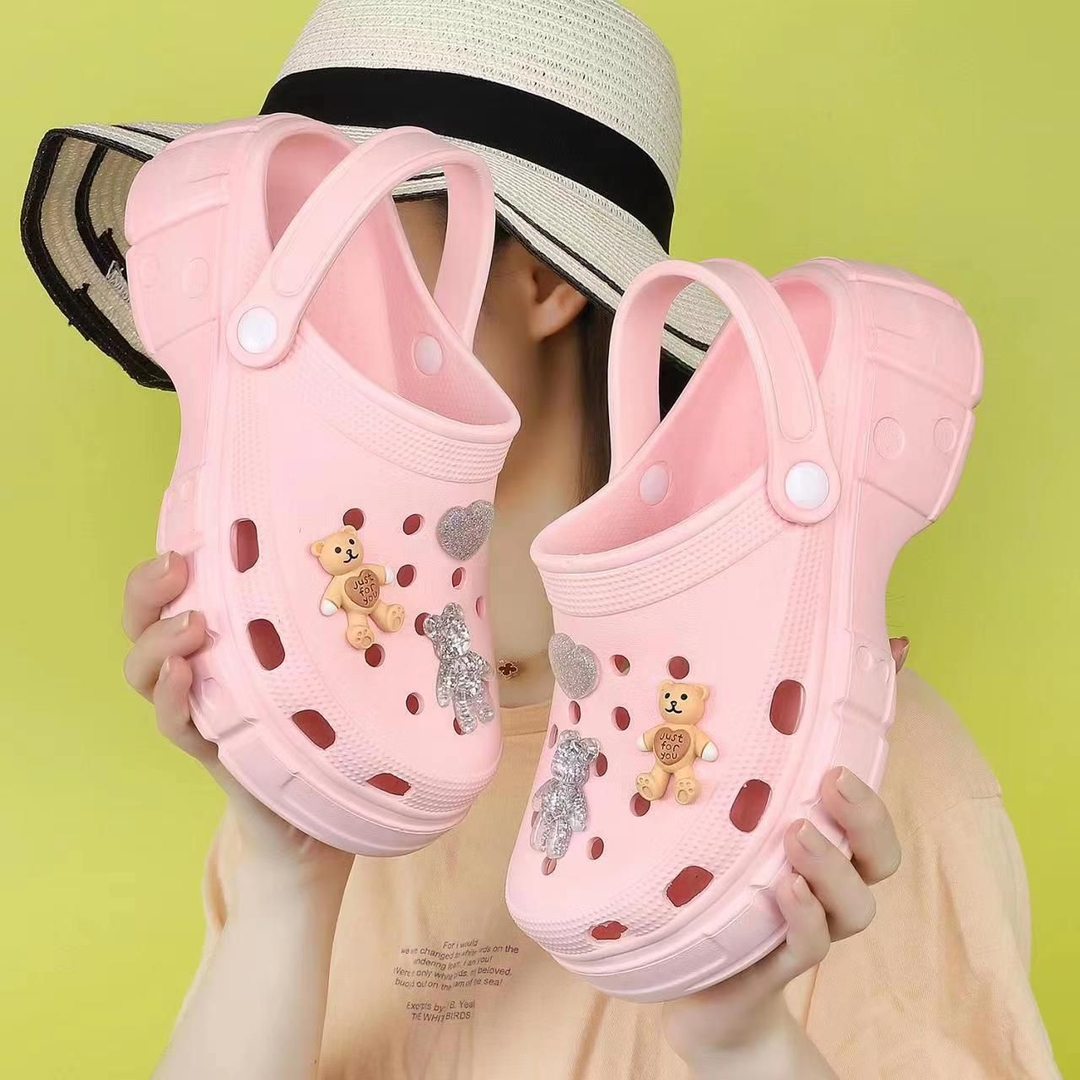 Brand Summer New Women Fashion Outdoor Clogs Lovers Mules Summer Crock Beach Slippers Family Cave Hole Lightweight Sandals 1