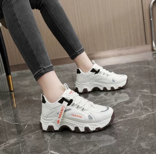 Korean Luxurious New Fashion Breathable All-match Platform Lace-up Comfortable Casual Ladies Shoes 1