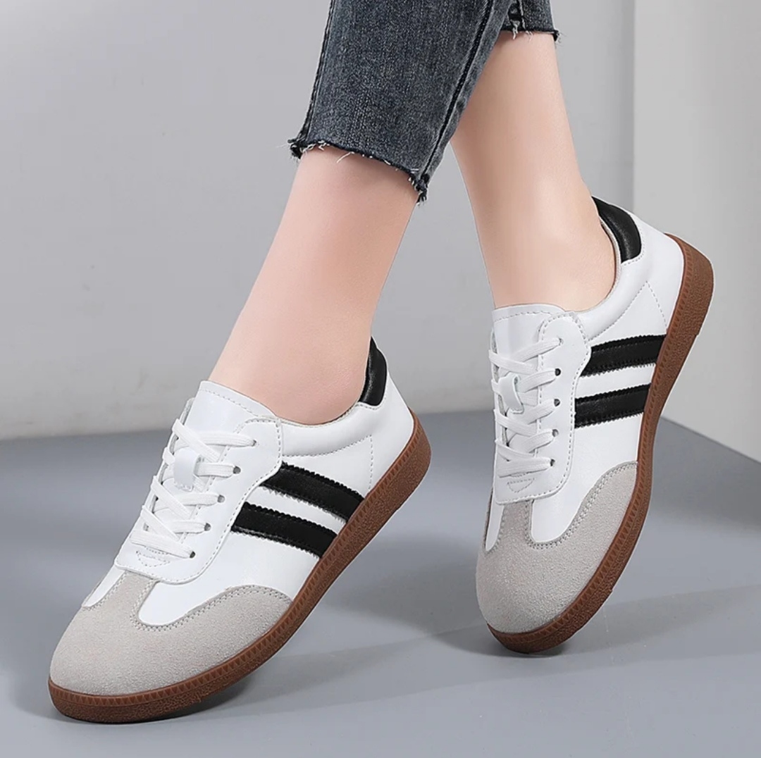 Women's Spring and Autumn Classic Sports Shoe Women Leather Retro Low Top Lacing Casual Shoe New Flat Sole Luxury Shoes 1