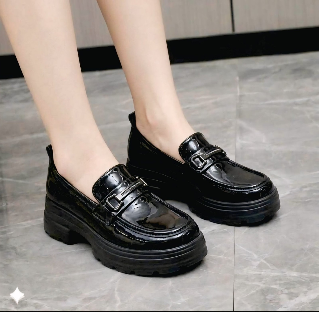 Elegant Comfort Women’s Black Loafers – Stylish Slip-On Casual Shoes 1