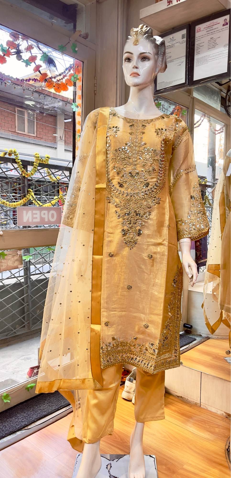 Jimmy Choo Kurti Sets For Women In Golden Color 1