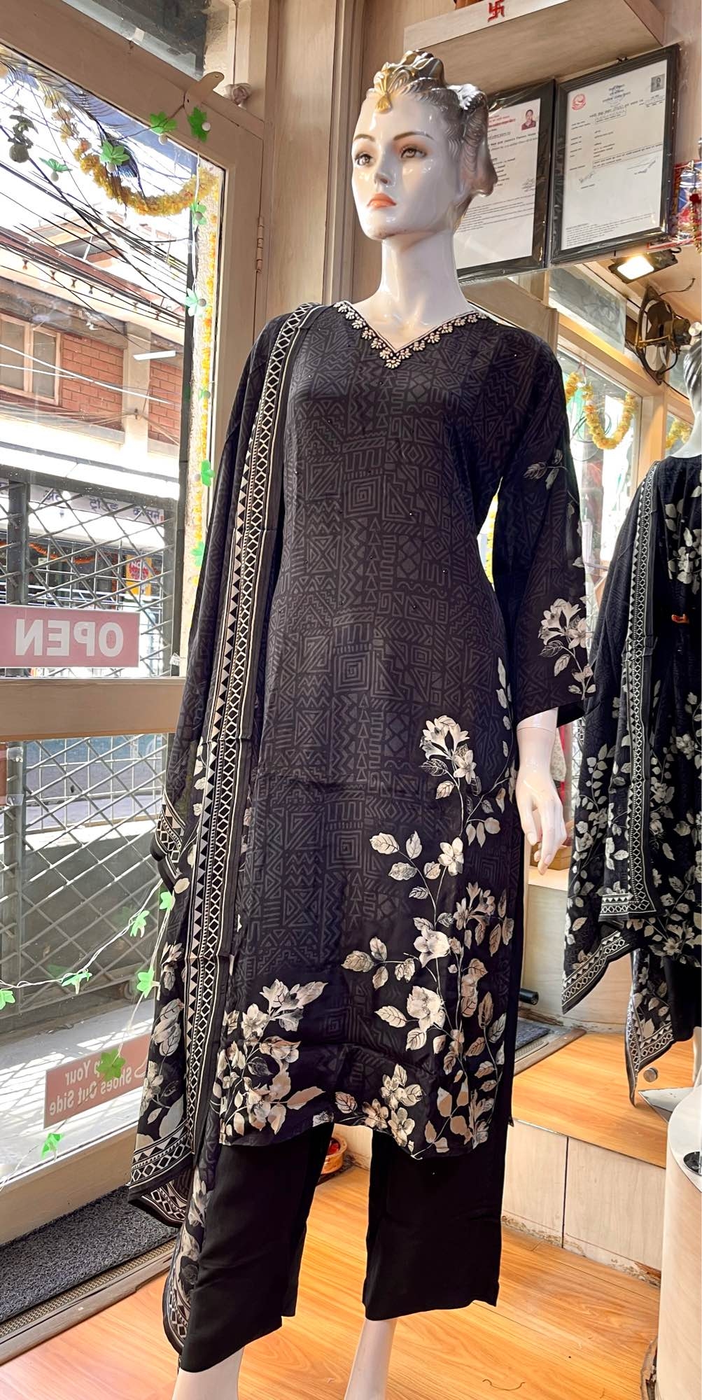 Plus Sized Chinon Silk Kurti Sets For Women In Black 1
